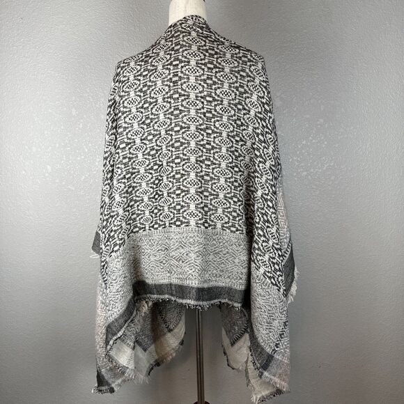 BCBGMAXAZRIA Womens Boho Poncho Wrap Sweater One Size Black Beige Fringe Trim - Picture 5 of 8